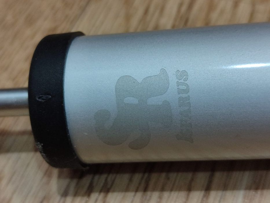 Продается доводчик дверной