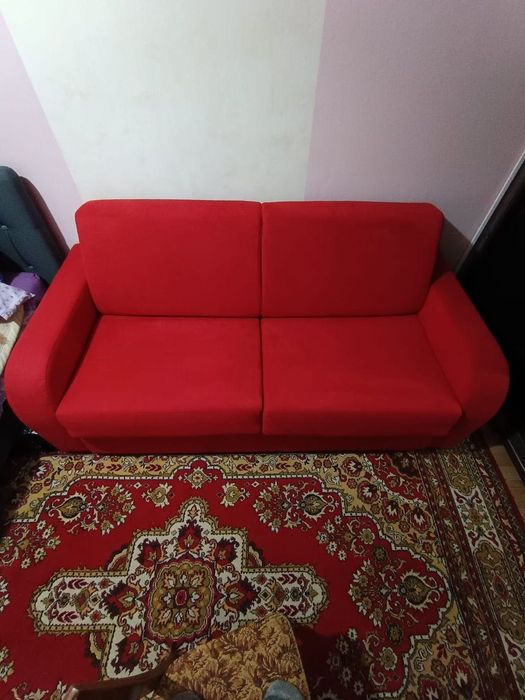 Отдaм дapoм диван