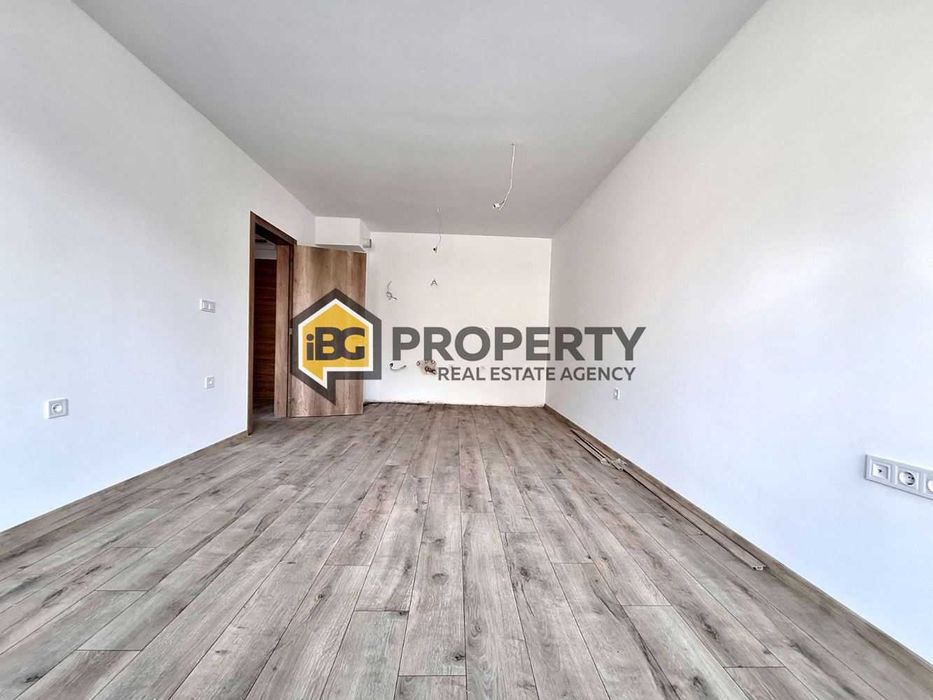 Двустаен апартамент с двор в кв. Виница