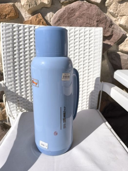 Продам термос новый