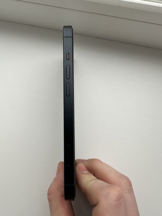 Продам Iphone 13