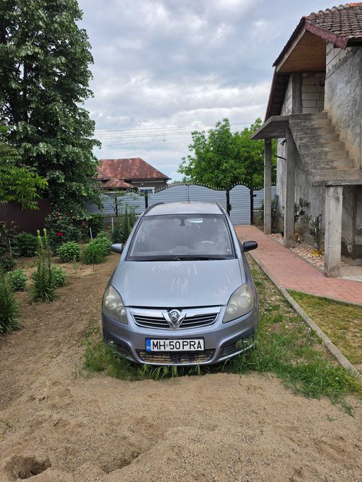 Dezmembrez Opel Zafira B 1.9 tdi