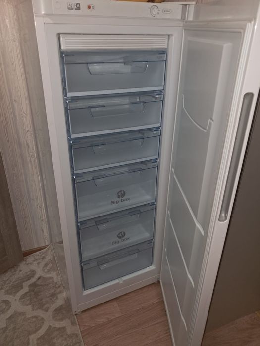 Морозильник продам работает отлично