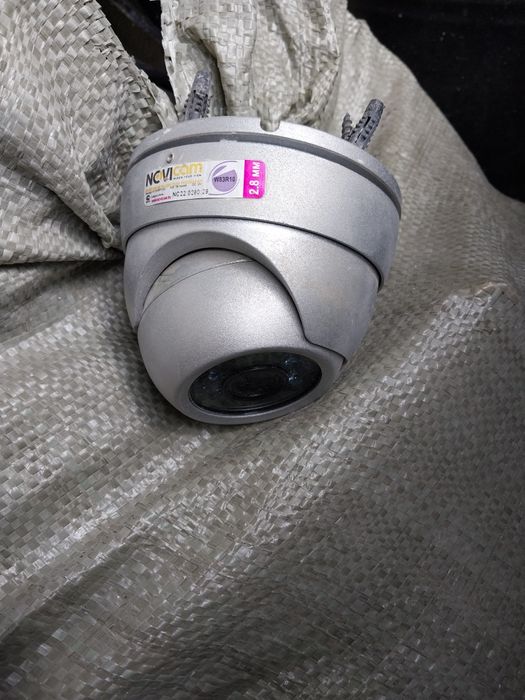 Три камеры с проводами и оборудованием