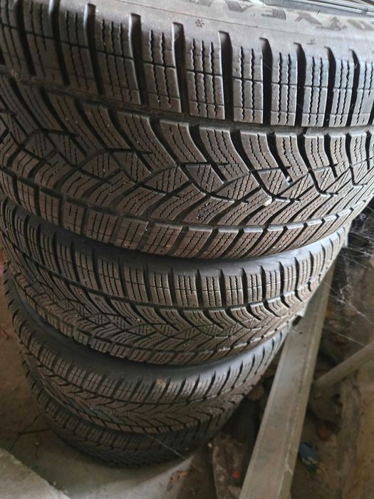 Roti iarna BMW G20, G22, G30, X1, X2 GoodYear RFT steluta 225/55 R 17, 5x112
