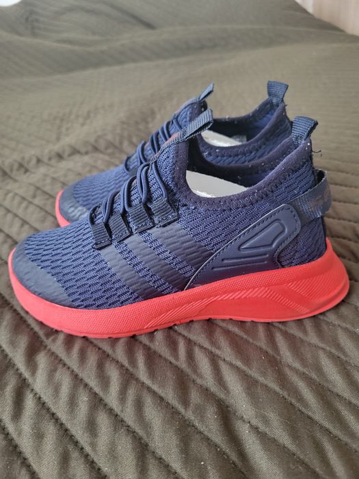 Кроссовки детские