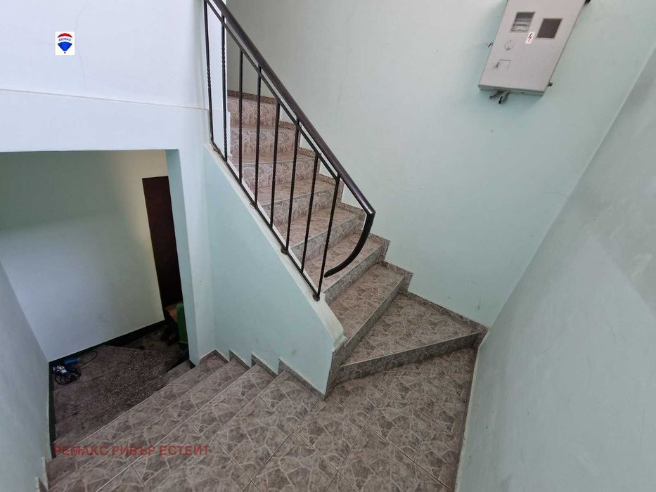 Тристаен апартамент с паркомясто и Ателие за продажба кв. Хъшове