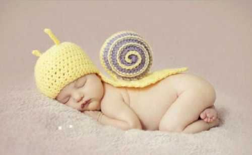 Costum bebelusi crosetat sirena/melc sedinte foto