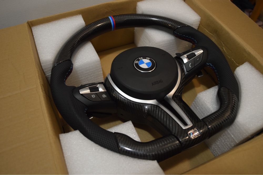 Volan Carbon BMW Seria 1 2 3 4 5 6 7 X1 X2 X3 X4 X5 X6 E/F F01 F02 F03 F04 F06 F12 F13 F15 F16 F10 F