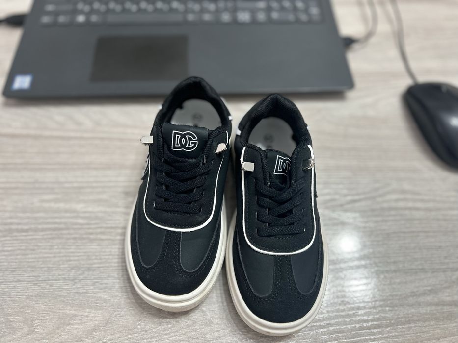 Продам детские кроссовки 29 размер