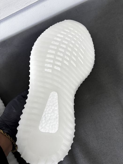 Yeezy marime 37