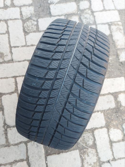 O bucată 255/35 R19 M+S iarnă - una Pirelli Bridgestone Vredestein