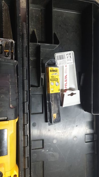 Fierăstrău sabie Dewalt electric