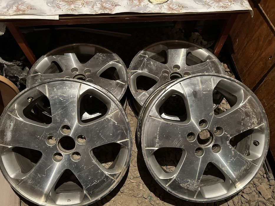Продам титанки комплект на R18
