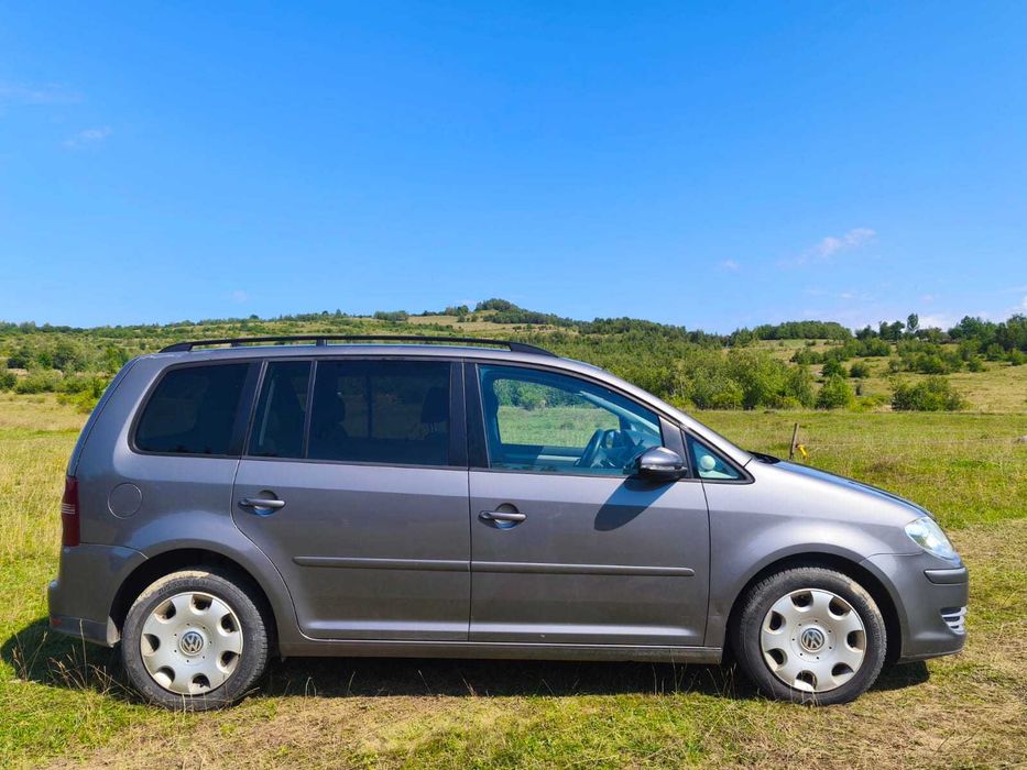 VOLKSWAGEN Touran 2010 — imagine 3