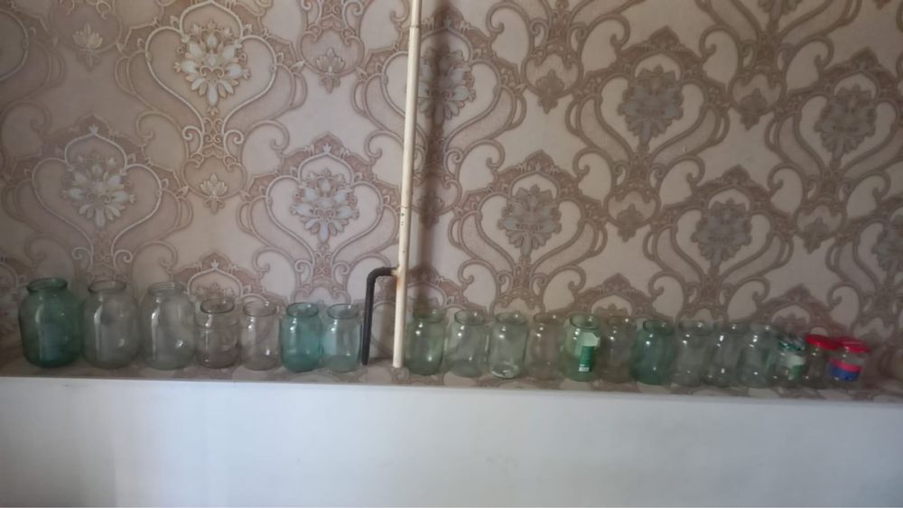 Банки разные ,много ,даром,