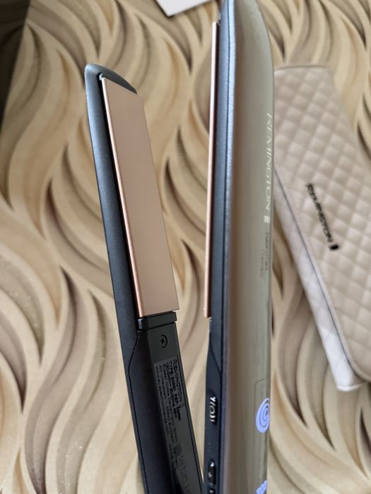 Продавам преса за коса Remington S8590 Keratin Therapy Pro