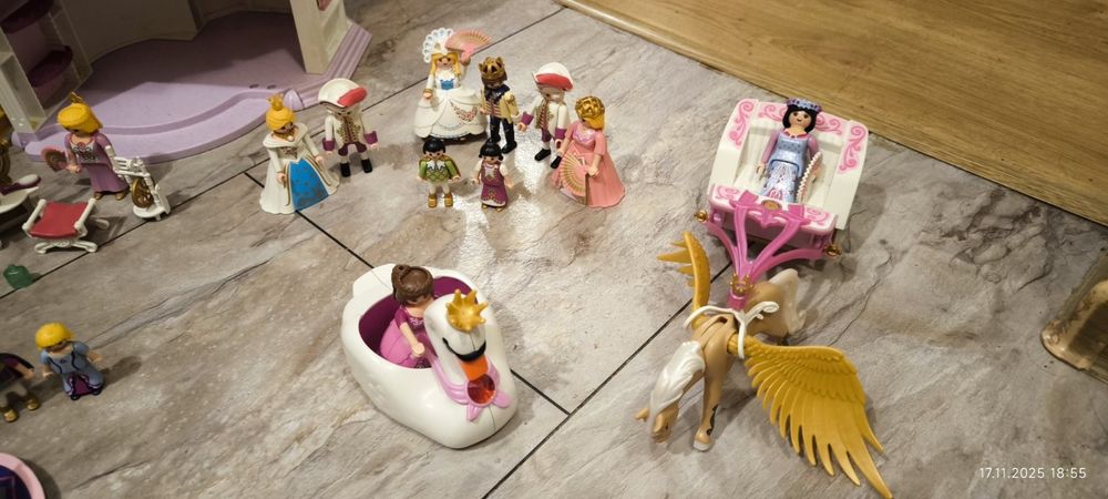 Playmobil  замък с обзавеждане и придворни