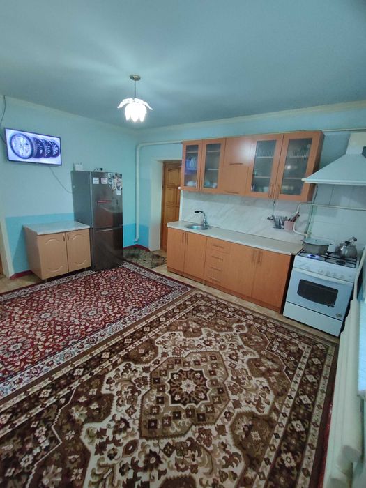 Участок Бектемир район 6.4 сотих 6 комнат хорошим ремонтом