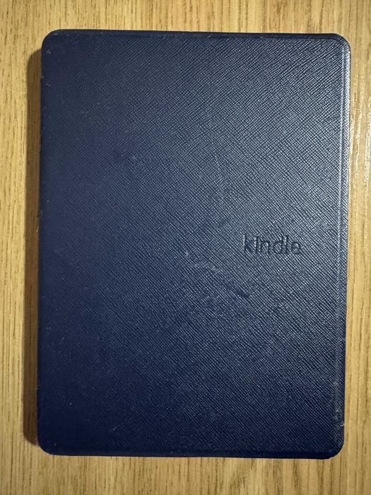 Kindle Paperwhite 11th generation 16GB с подсветка с бонус калъф