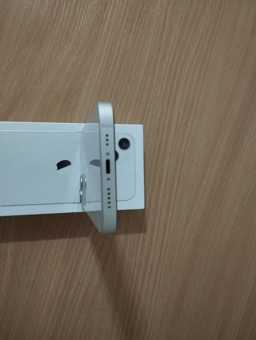 Продам iPhone 13