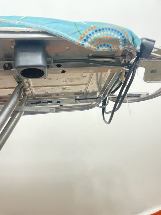 Гладильная доска киім үтіктегіш