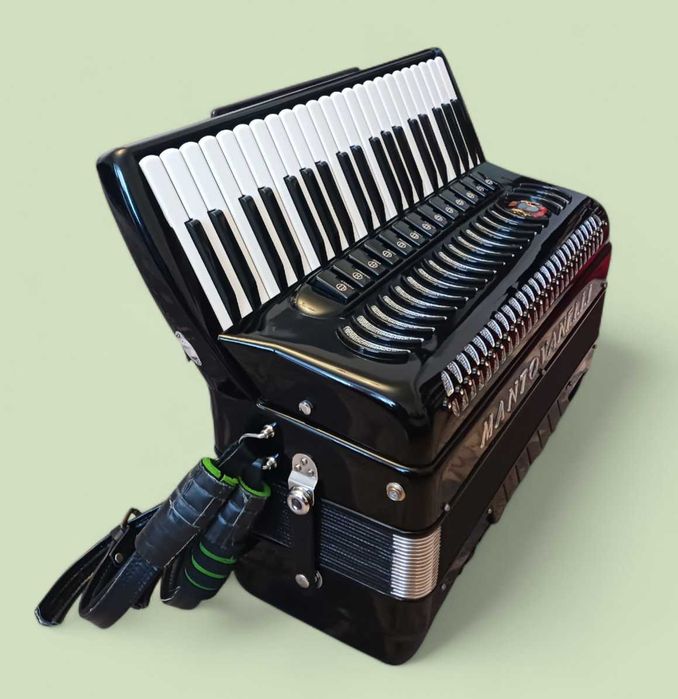 Vând acordeon MANTOVANELLI