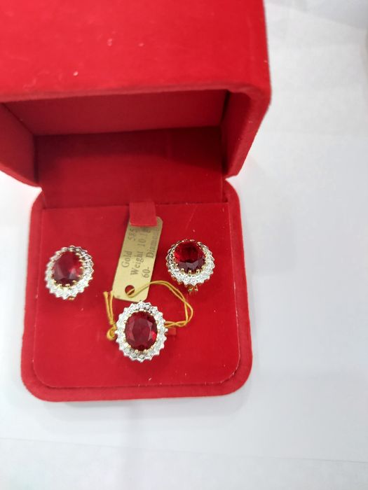 Продам бриллиантовый комплект