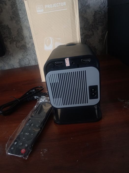 LED SOURCE Smart PROJECTOR multimedia projector