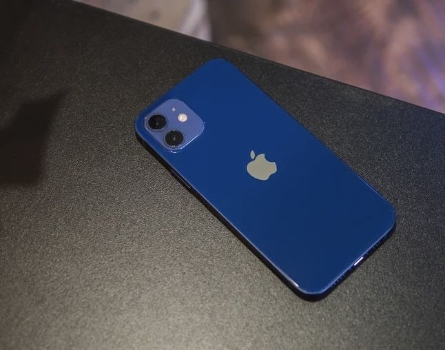 Срочно продам Iphone 12