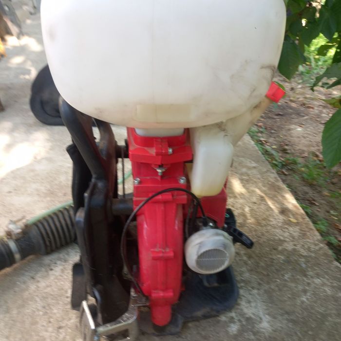 Бензинова гръбна пръскачка