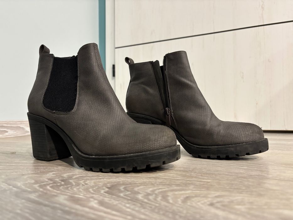 Боти с дебел ток