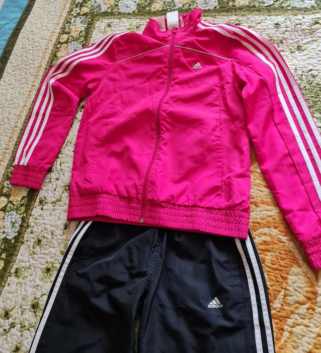 Продам спортивный костюм для девочки