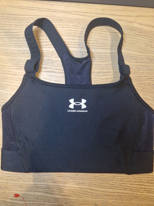 Спортивный топ от under armour