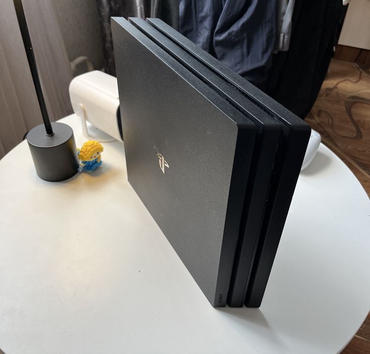 Продам PS 4 Pro 1TB