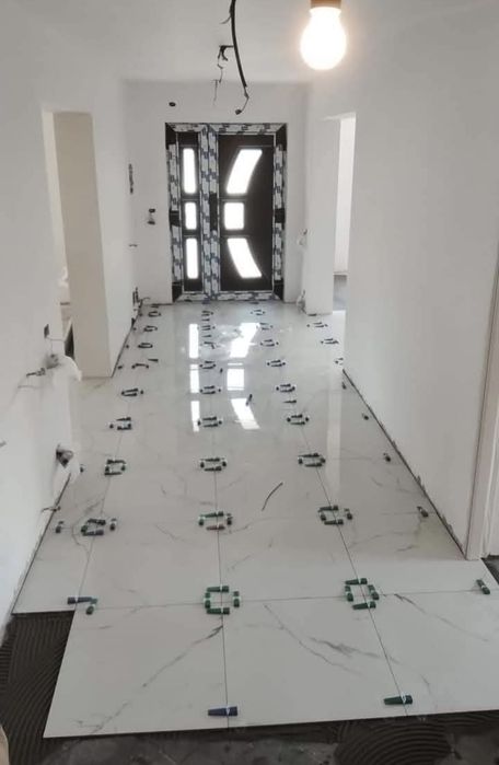 Execut renovări interioare apartamente Gresie faianță parchet Zugrav