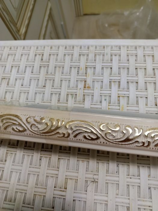 Продам куски молдингов