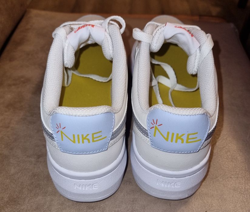 Vând adidasi NIKE