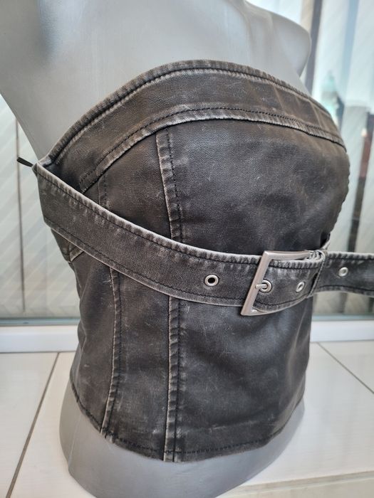 Ново кожено бюстие М и Л