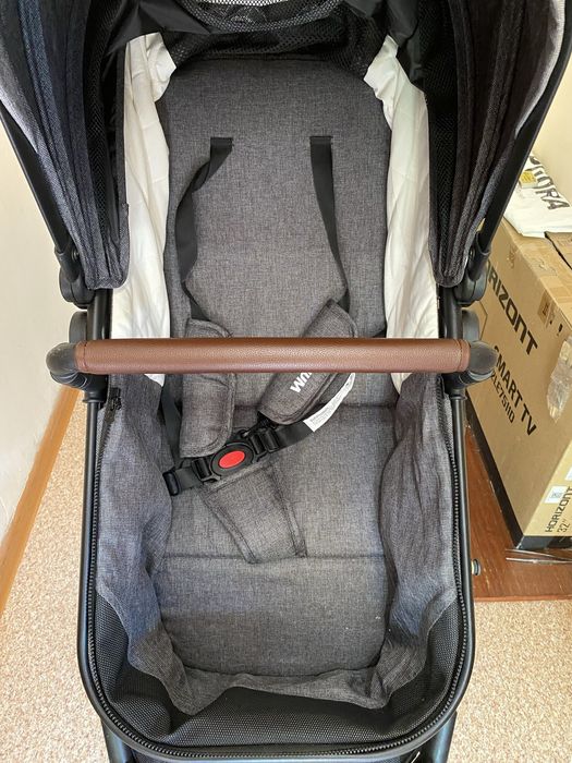 Срочно  новую  коляску  продам .