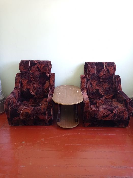 Диван+журнальный столик сотилади