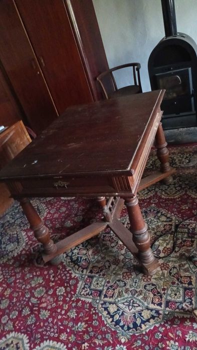 Vechime Scaune Masă Lustre tavan Dulap Scaune