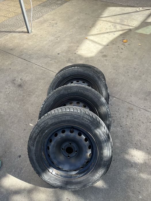 Зимни гуми Bridgestone 195/65/15 4х100 с джанти