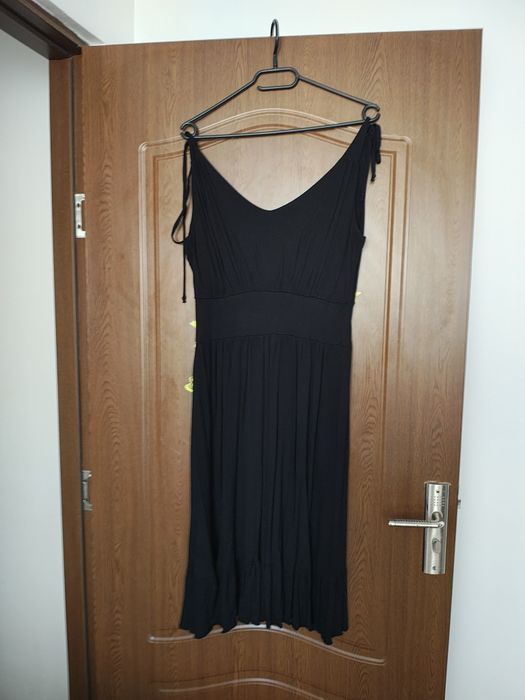 Rochie neagră de vară