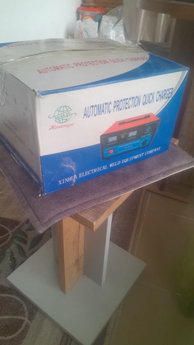 Зарядное устройство  для аккумулятора