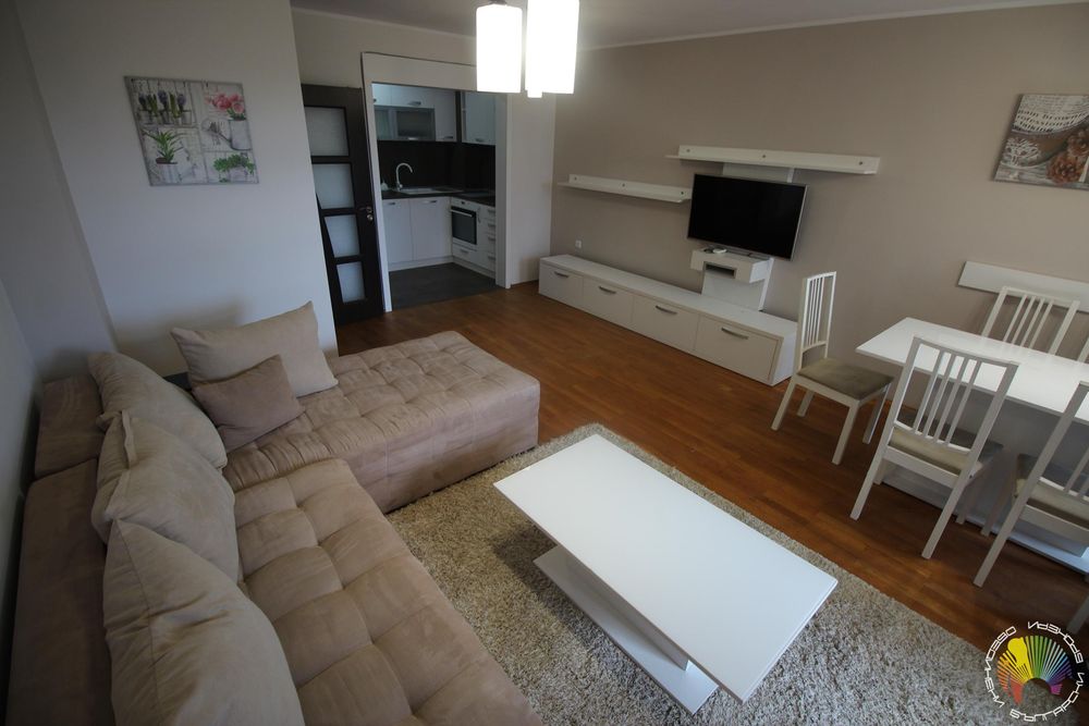 Дава се под наем Двустаен апартамент в Бургас, Славейков - 76 кв.м за 408 € - Снимка #1