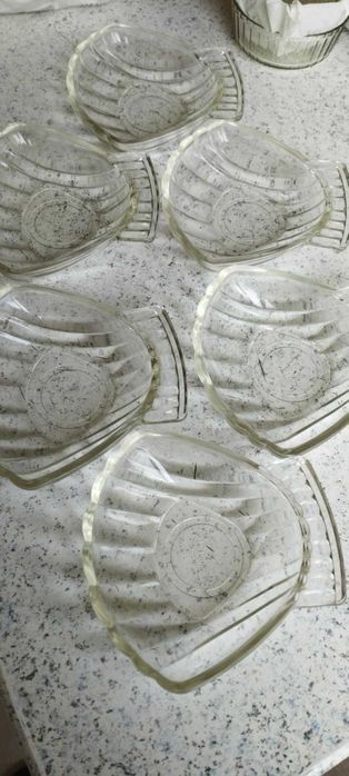 Сервизен комплект от 6 броя чинийки десертни и за ядкиЦена 6лв.