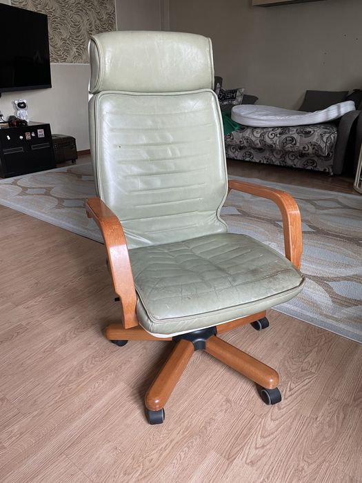 Кресло офисное кожаное