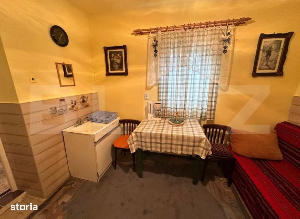 Casa cu 2 camere, 141 mp, 690 mp teren,  Petrestii de Mijloc