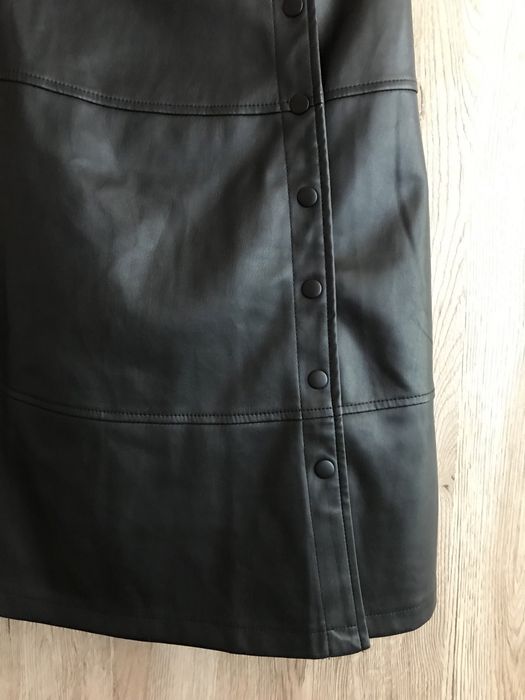 RESERVED Нова кожена пола - размер 34 / S